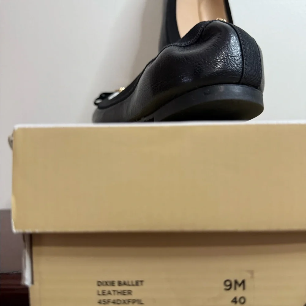 Michael Kors Dixie NWT Black Leather Ballet Flats in size 9